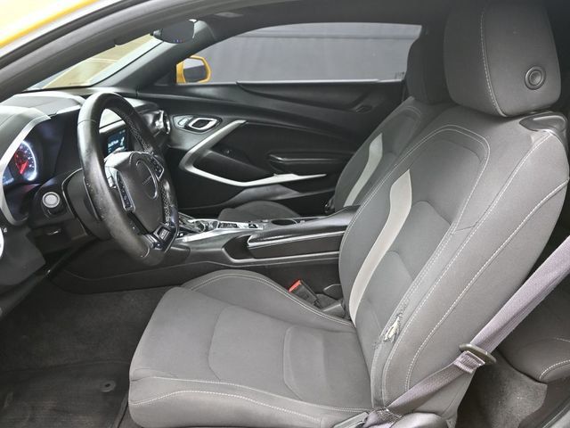 2017 Chevrolet Camaro 2dr Coupe 1LT - 22999918 - 6