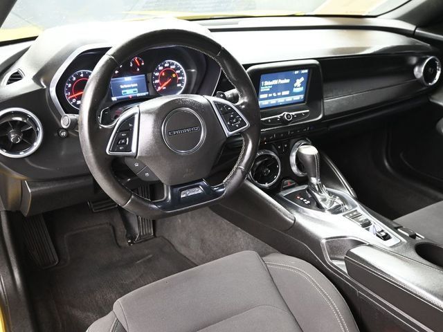 2017 Chevrolet Camaro 2dr Coupe 1LT - 22999918 - 8