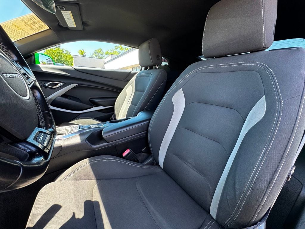 2017 Chevrolet Camaro 2dr Coupe 1LT - 23039752 - 15