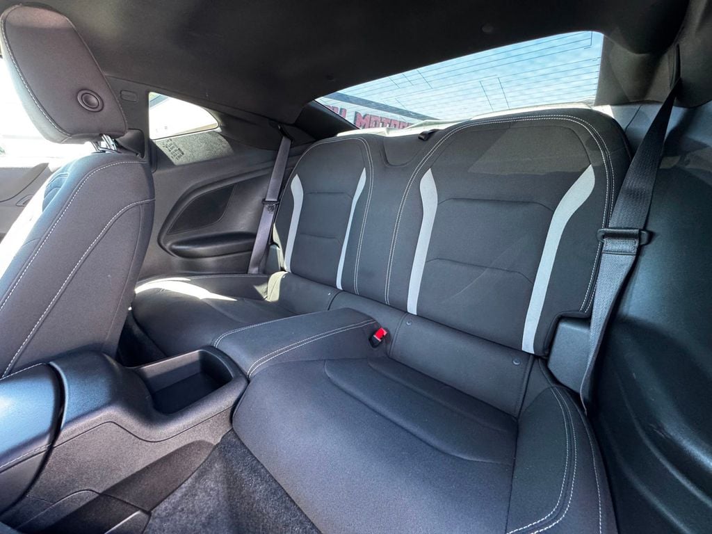 2017 Chevrolet Camaro 2dr Coupe 1LT - 23039752 - 16