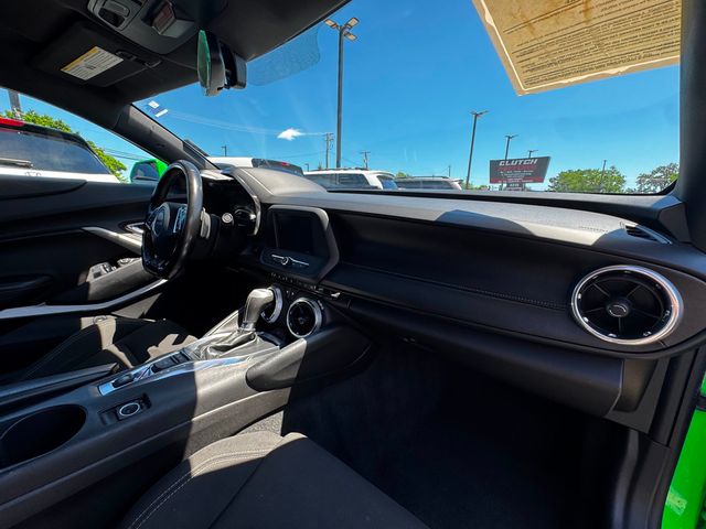 2017 Chevrolet Camaro 2dr Coupe 1LT - 23039752 - 17