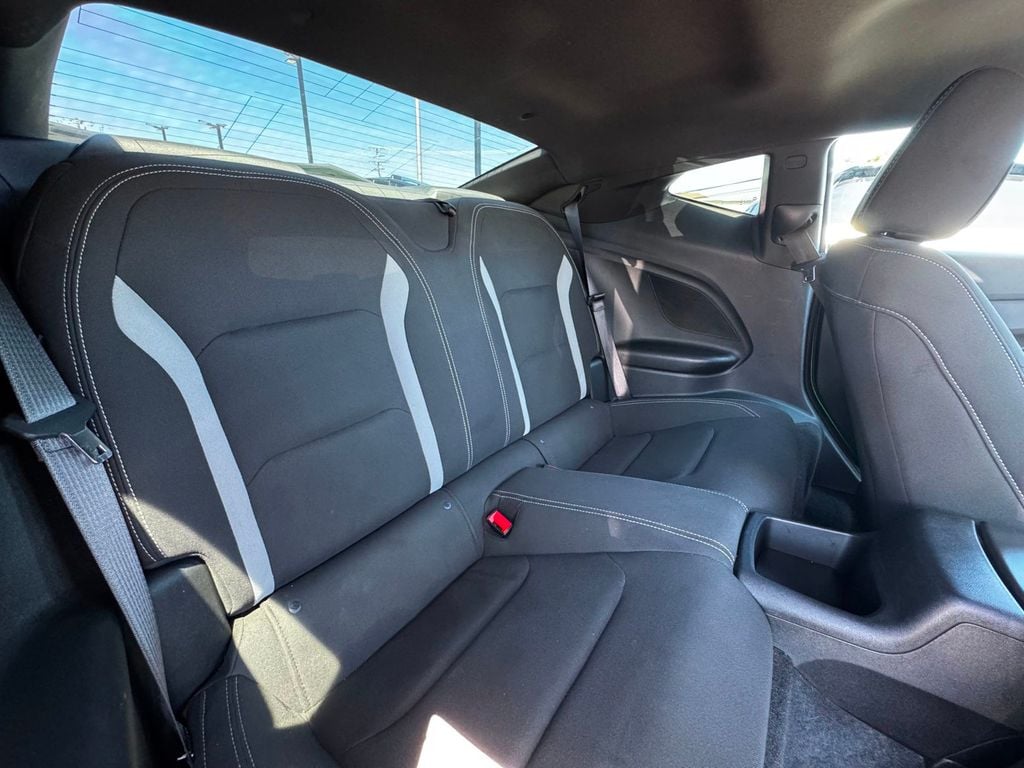 2017 Chevrolet Camaro 2dr Coupe 1LT - 23039752 - 22