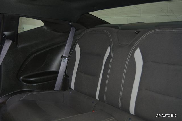 2017 Chevrolet Camaro 2dr Coupe 1LT - 23047400 - 17