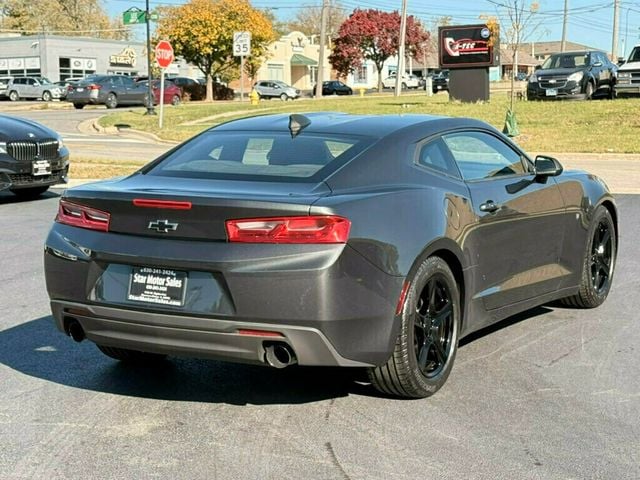 2017 Chevrolet Camaro 2dr Coupe 1LT - 22631401 - 5