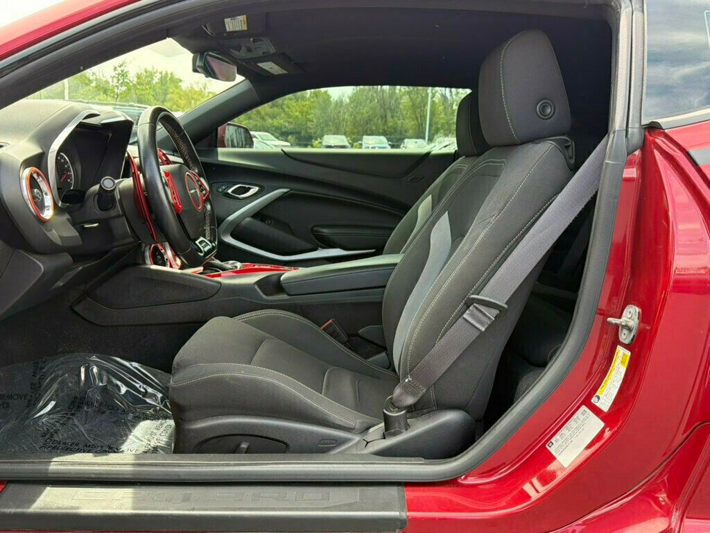 2017 Chevrolet Camaro 2dr Coupe 1LT - 23025019 - 35