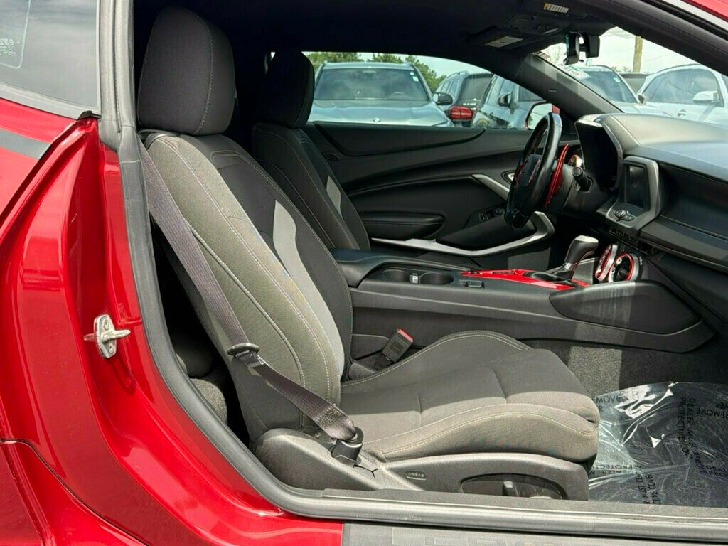 2017 Chevrolet Camaro 2dr Coupe 1LT - 23025019 - 36