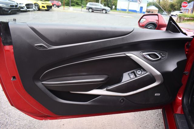 2017 Chevrolet Camaro 2dr Coupe 2LT - 23038220 - 10