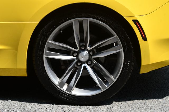 2017 Chevrolet Camaro 2dr Coupe 2LT - 23072959 - 15