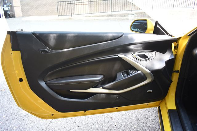 2017 Chevrolet Camaro 2dr Coupe 2LT - 23072959 - 19