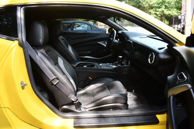 2017 Chevrolet Camaro 2dr Coupe 2LT - 23072959 - 35
