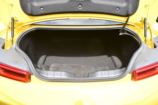 2017 Chevrolet Camaro 2dr Coupe 2LT - 23072959 - 7