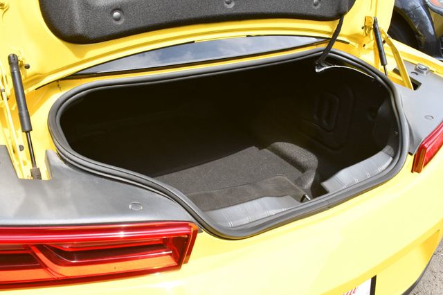 2017 Chevrolet Camaro 2dr Coupe 2LT - 23072959 - 8
