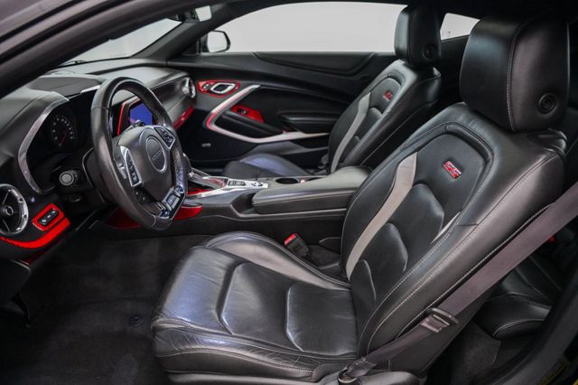 2017 Chevrolet Camaro 2dr Coupe 2SS - 23031852 - 17