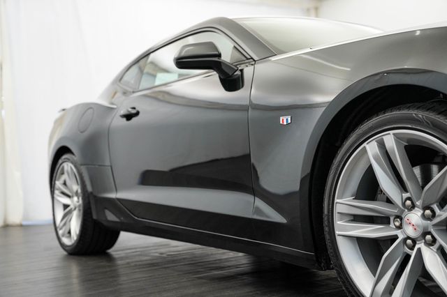 2017 Chevrolet Camaro 2dr Coupe 2SS - 23031852 - 29