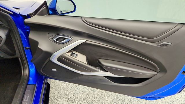 2017 Chevrolet Camaro 2dr Coupe 2SS - 22970665 - 24