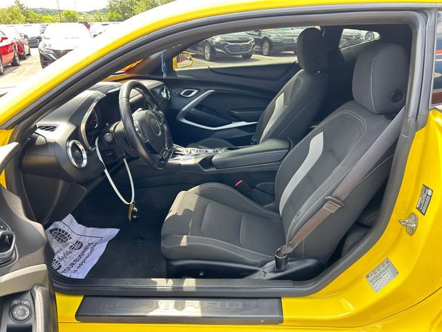 2017 Chevrolet Camaro 2dr Coupe LT w/1LT - 23049919 - 6