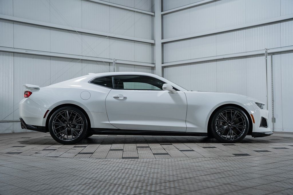 2017 Chevrolet Camaro 2dr Coupe ZL1 - 22712322 - 9