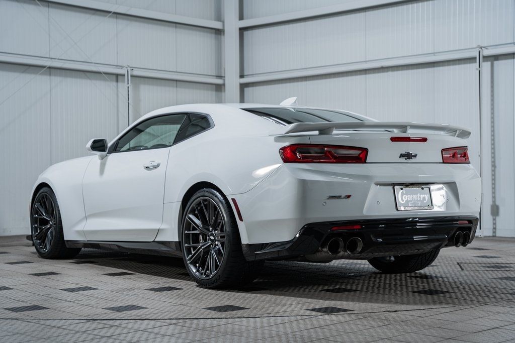 2017 Chevrolet Camaro 2dr Coupe ZL1 - 22712322 - 5