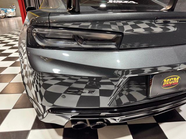2017 Chevrolet Camaro 2dr Coupe ZL1 - 22881316 - 26