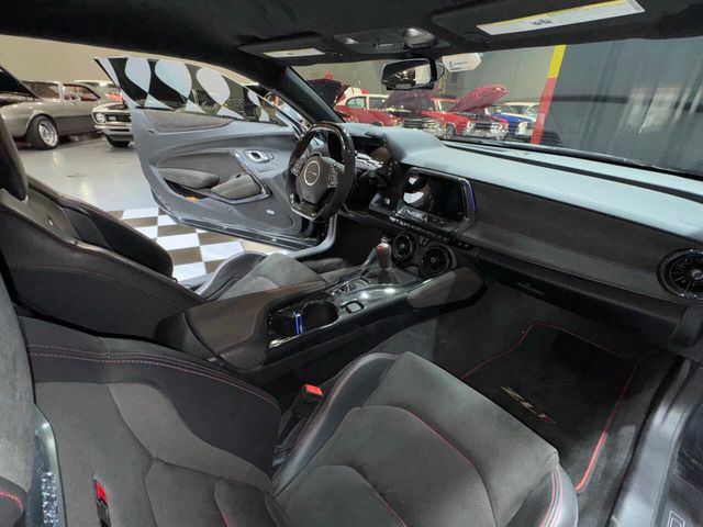 2017 Chevrolet Camaro 2dr Coupe ZL1 - 22881316 - 4
