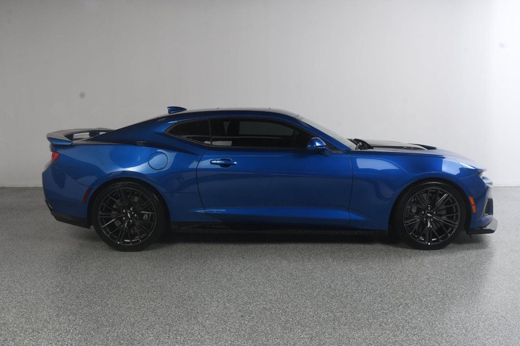 Chevrolet Camaro photo 3