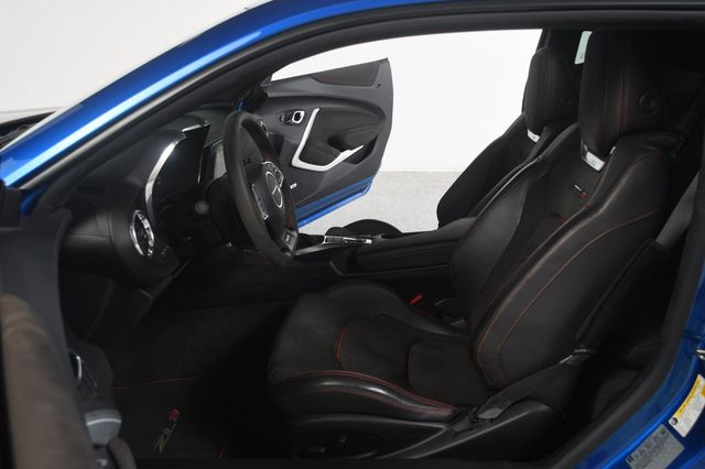 2017 Chevrolet Camaro 2dr Coupe ZL1 - 23075507 - 31