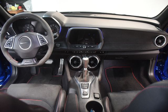 2017 Chevrolet Camaro 2dr Coupe ZL1 - 23075507 - 4