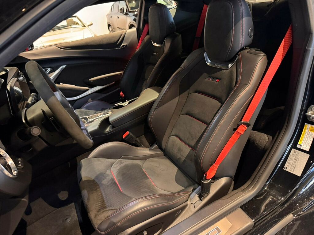 2017 Chevrolet Camaro Zl1/6SpeedManual/PowerSunRoof/Htd&CldSeats/ActiveRevMatch/NAV - 22984395 - 9