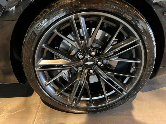 2017 Chevrolet Camaro Zl1/6SpeedManual/PowerSunRoof/Htd&CldSeats/ActiveRevMatch/NAV - 22984395 - 10