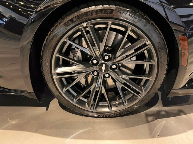 2017 Chevrolet Camaro Zl1/6SpeedManual/PowerSunRoof/Htd&CldSeats/ActiveRevMatch/NAV - 22984395 - 12