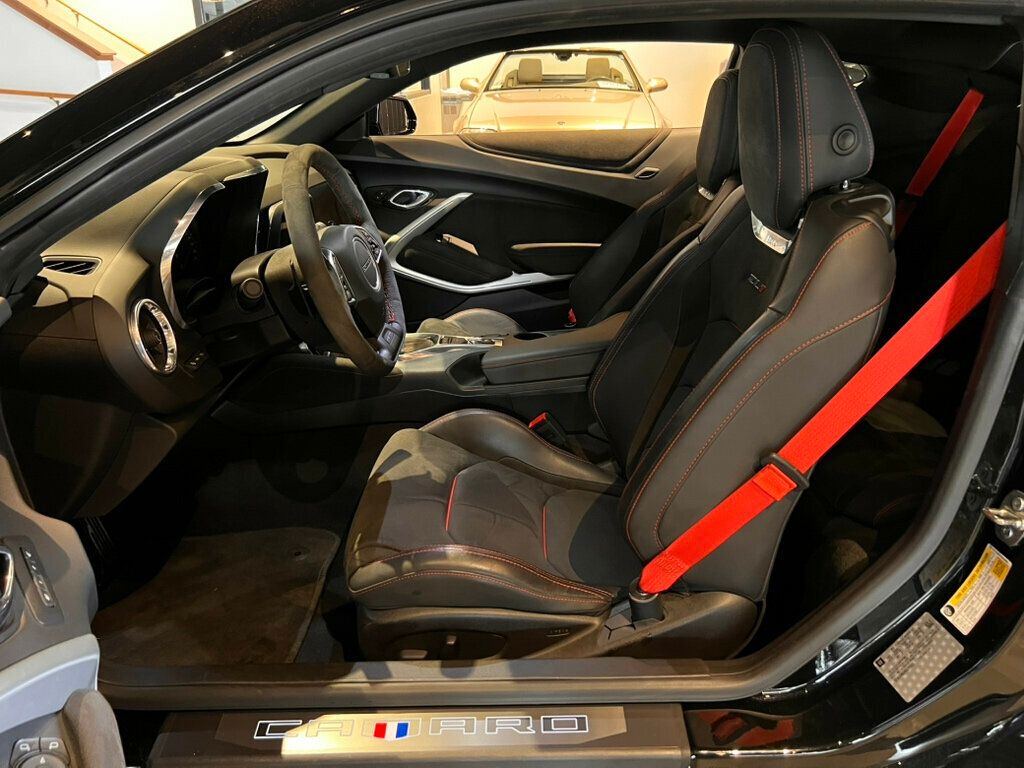 2017 Chevrolet Camaro Zl1/6SpeedManual/PowerSunRoof/Htd&CldSeats/ActiveRevMatch/NAV - 22984395 - 15