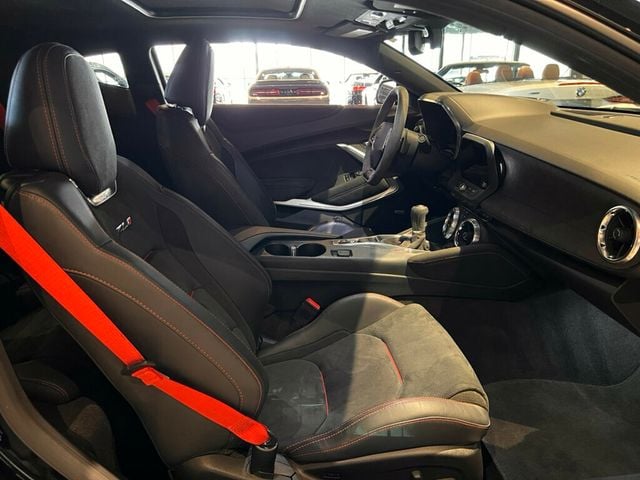 2017 Chevrolet Camaro Zl1/6SpeedManual/PowerSunRoof/Htd&CldSeats/ActiveRevMatch/NAV - 22984395 - 24