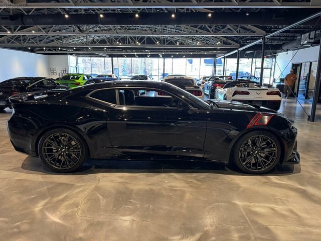 2017 Chevrolet Camaro Zl1/6SpeedManual/PowerSunRoof/Htd&CldSeats/ActiveRevMatch/NAV - 22984395 - 5