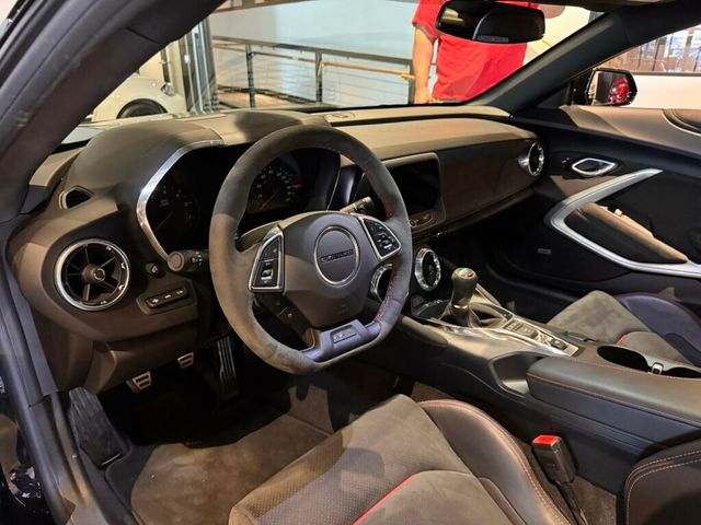 2017 Chevrolet Camaro Zl1/6SpeedManual/PowerSunRoof/Htd&CldSeats/ActiveRevMatch/NAV - 22984395 - 8