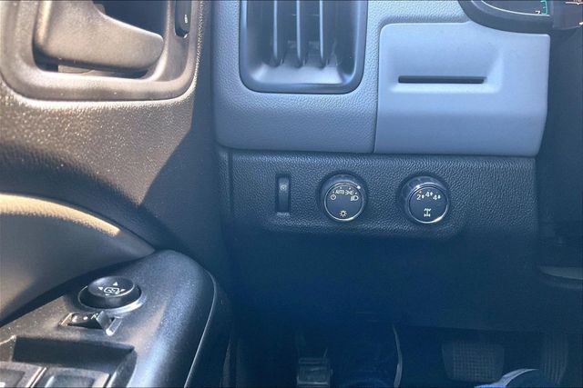 2017 Chevrolet Colorado 4WD WT - 23040092 - 26