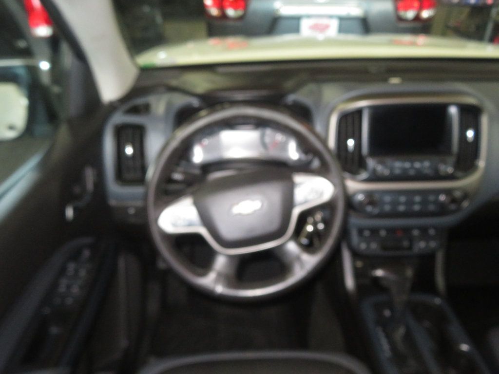 2017 Chevrolet Colorado Z71 photo 32