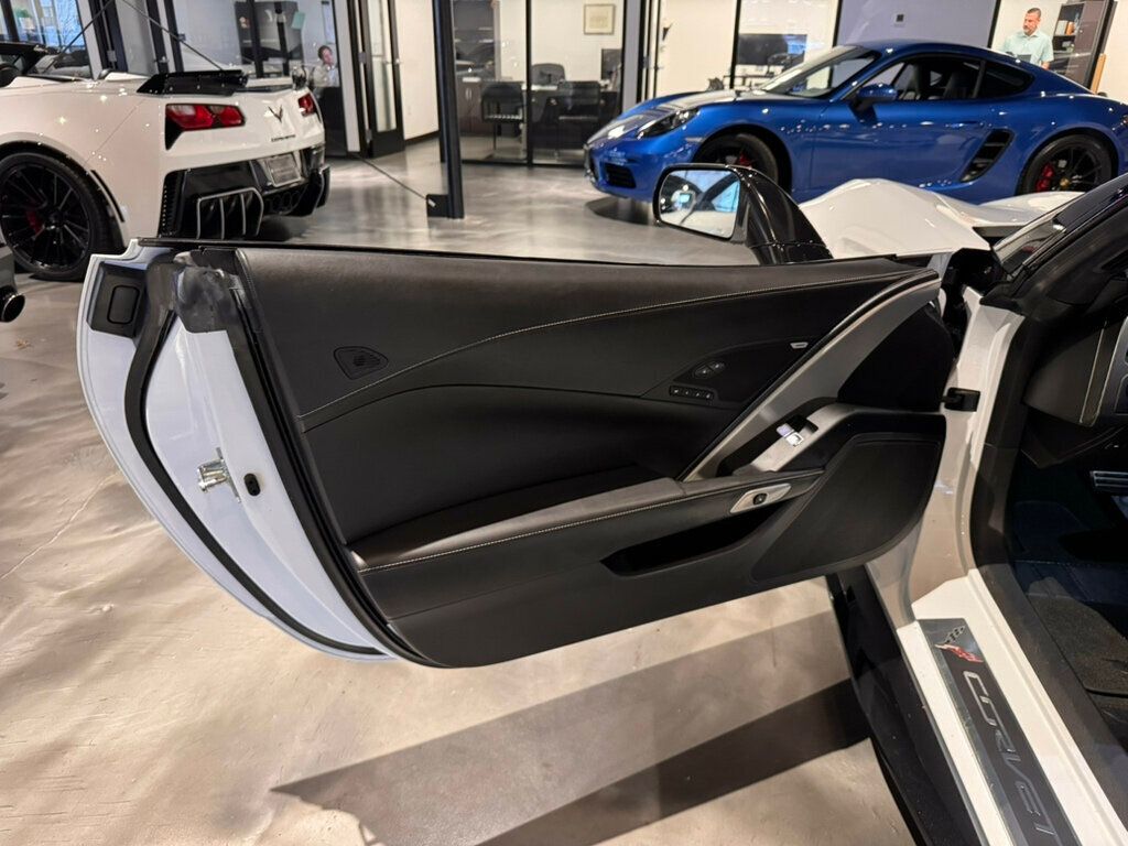 2017 Chevrolet Corvette 3LT/$25785InOptions/RareZ07PerfPkg/CarbonFlashGroundEffects/NAV - 22973103 - 8
