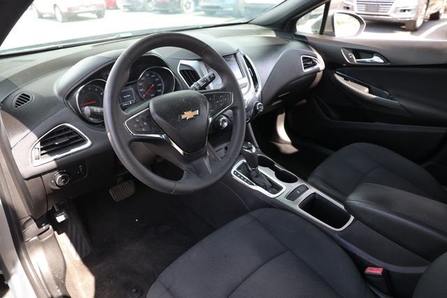 2017 Chevrolet CRUZE 4dr Hatchback Automatic LT - 23027678 - 3