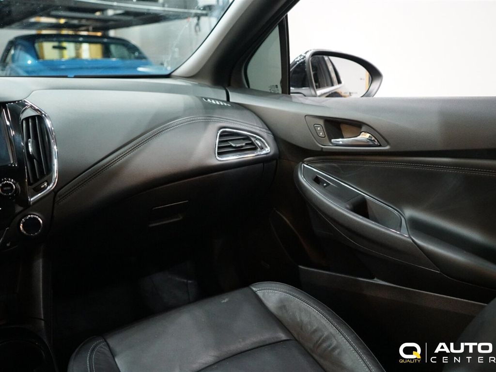 2017 Chevrolet CRUZE 4dr Hatchback Automatic Premier - 22947819 - 17