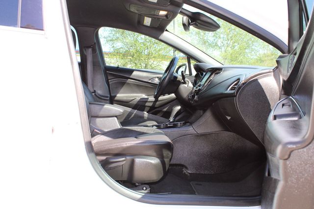 2017 Chevrolet CRUZE 4dr Hatchback Automatic Premier - 23004272 - 30