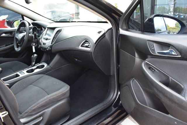 2017 Chevrolet CRUZE 4dr Sedan 1.4L LS w/1SB - 22144106 - 17