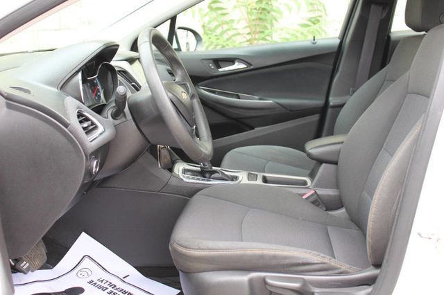 2017 Chevrolet CRUZE 4dr Sedan Automatic LS - 22899822 - 10