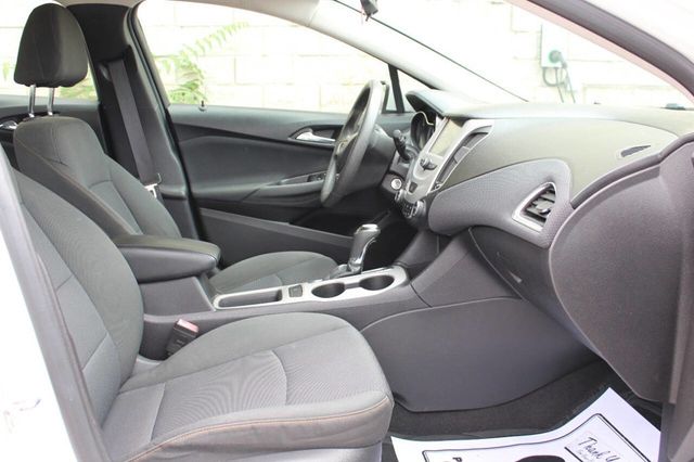 2017 Chevrolet CRUZE 4dr Sedan Automatic LS - 22899822 - 15