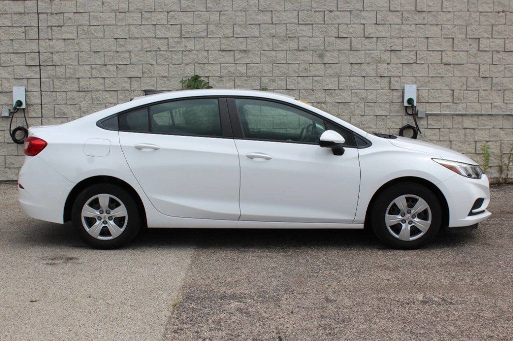 2017 Chevrolet CRUZE 4dr Sedan Automatic LS - 22899822 - 5