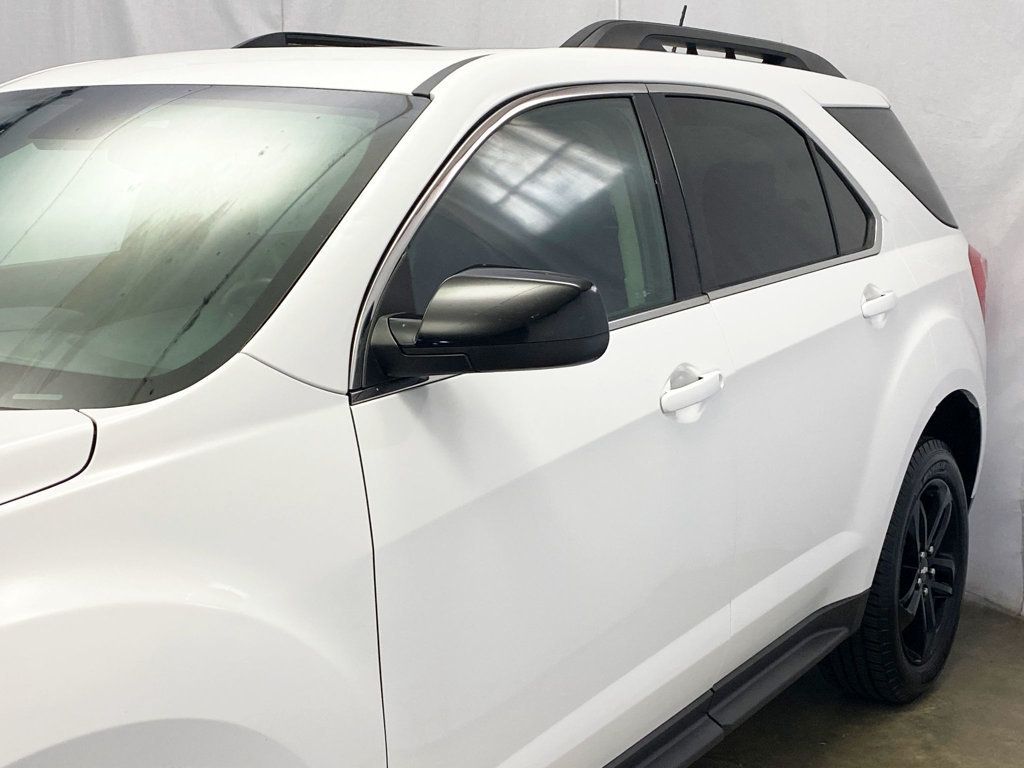 2017 Chevrolet Equinox LT photo 2