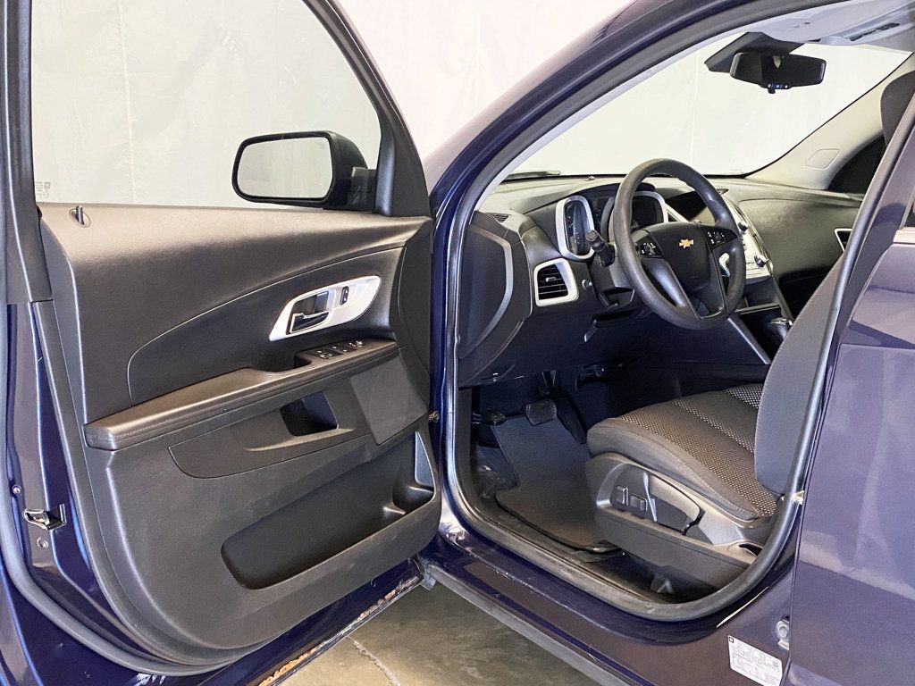 2017 Chevrolet Equinox FWD 4dr LS - 22950779 - 13