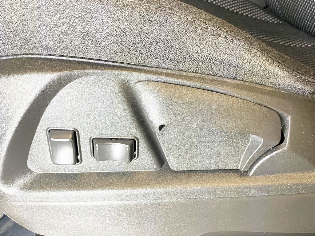 2017 Chevrolet Equinox FWD 4dr LS - 22950779 - 16