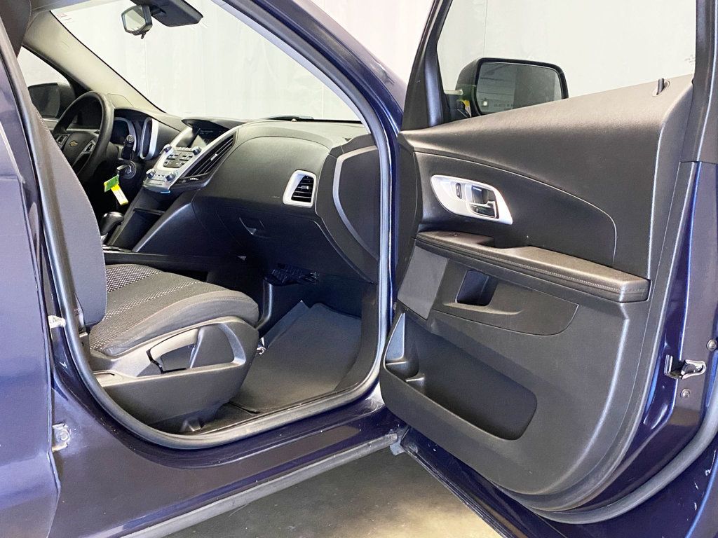 2017 Chevrolet Equinox FWD 4dr LS - 22950779 - 33