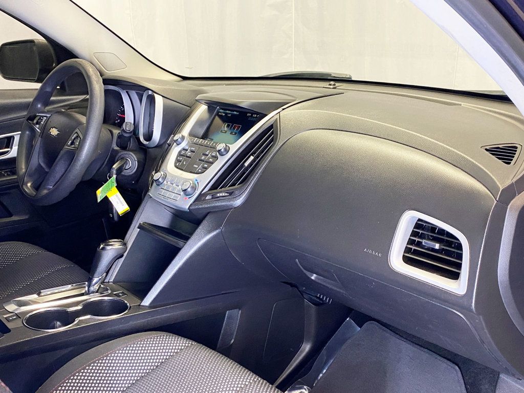 2017 Chevrolet Equinox FWD 4dr LS - 22950779 - 36