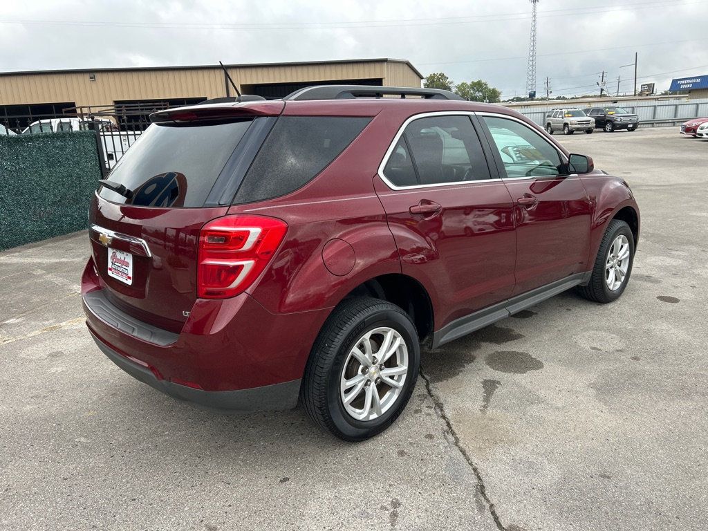 2017 Chevrolet Equinox LT photo 3